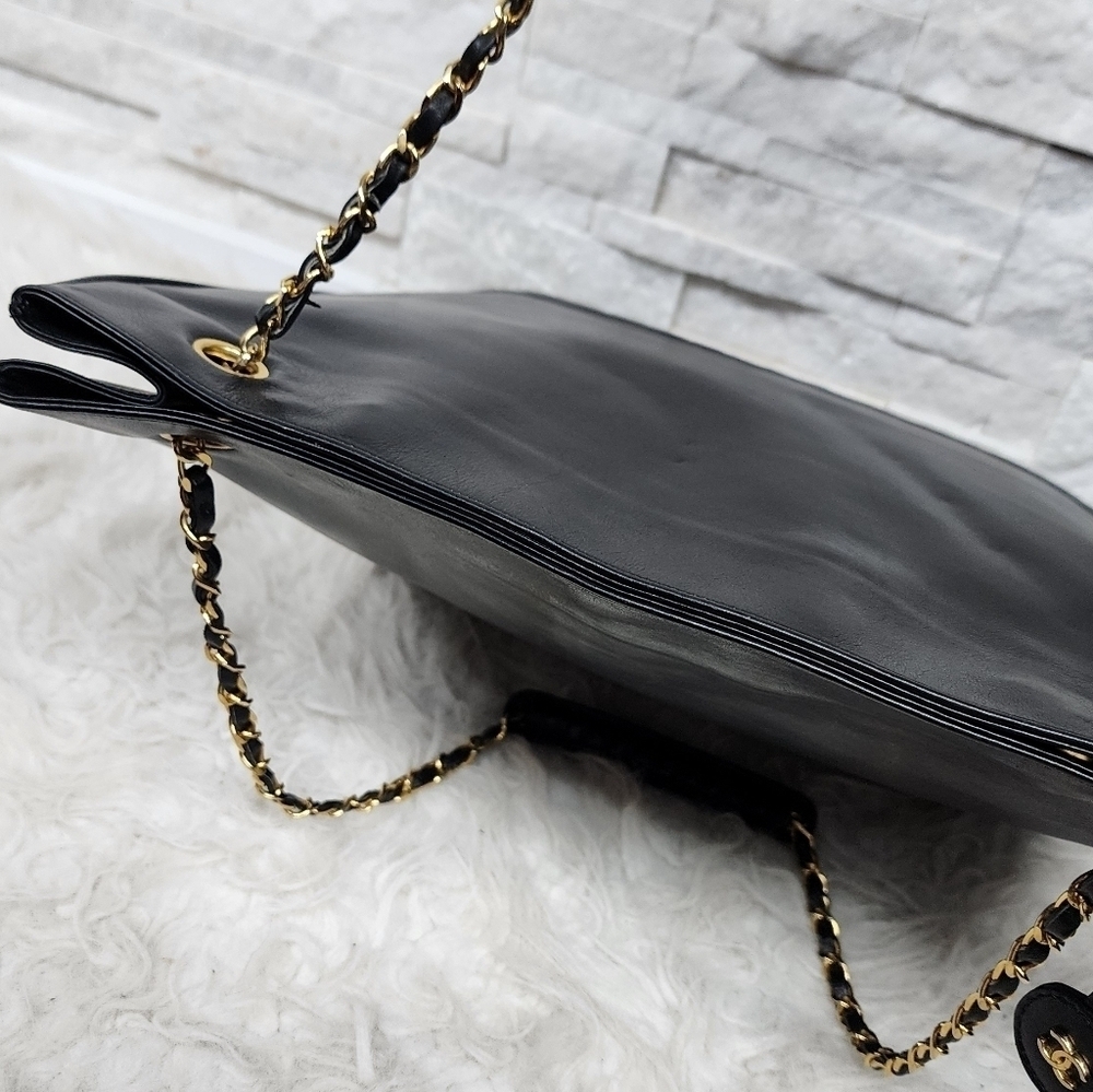 โจ Chanel Vintage Black Leather Tote โ Timeless Elegance โจ - Picture 7 of 12